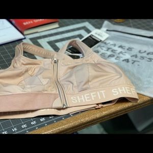 She fit 2luxe in cammando